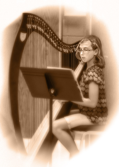 kvyso child playing harp
